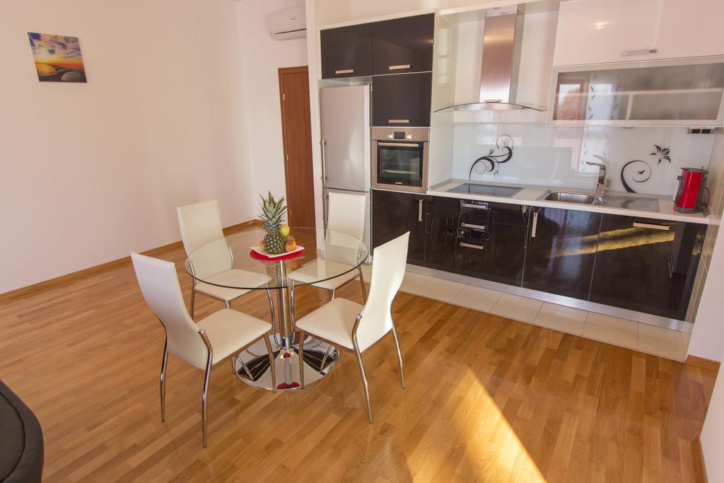 Adela Apartments - Beach Znjan Split Phòng bức ảnh