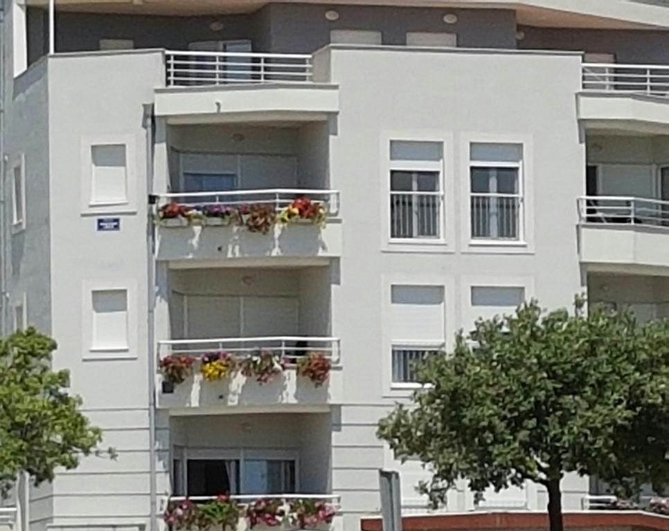 Adela Apartments - Beach Znjan Split Ngoại thất bức ảnh