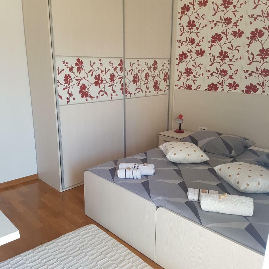 Adela Apartments - Beach Znjan Split Ngoại thất bức ảnh